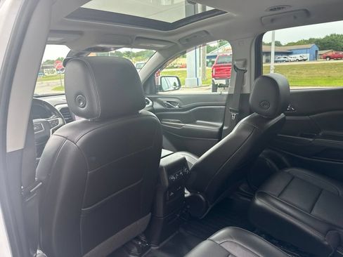 Used 2020 GMC Acadia SLT w/ Driver Alert Package II FWD image 16