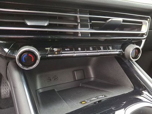 Used 2025 Chevrolet Traverse LT image 15