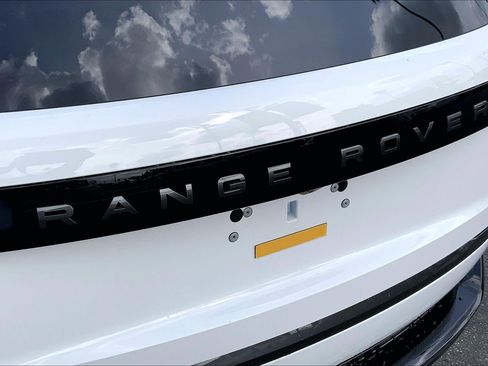 New 2026 Land Rover Range Rover Long Wheelbase SE image 6