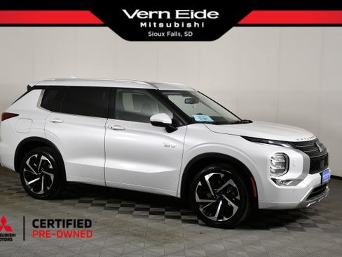 Used 2025 Mitsubishi Outlander SEL image 1