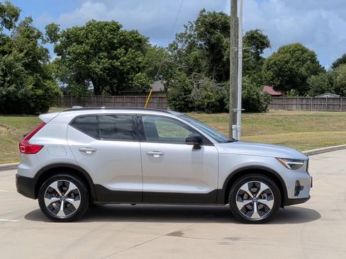 Used 2025 Volvo XC40 B5 Plus AWD/4WD image 8