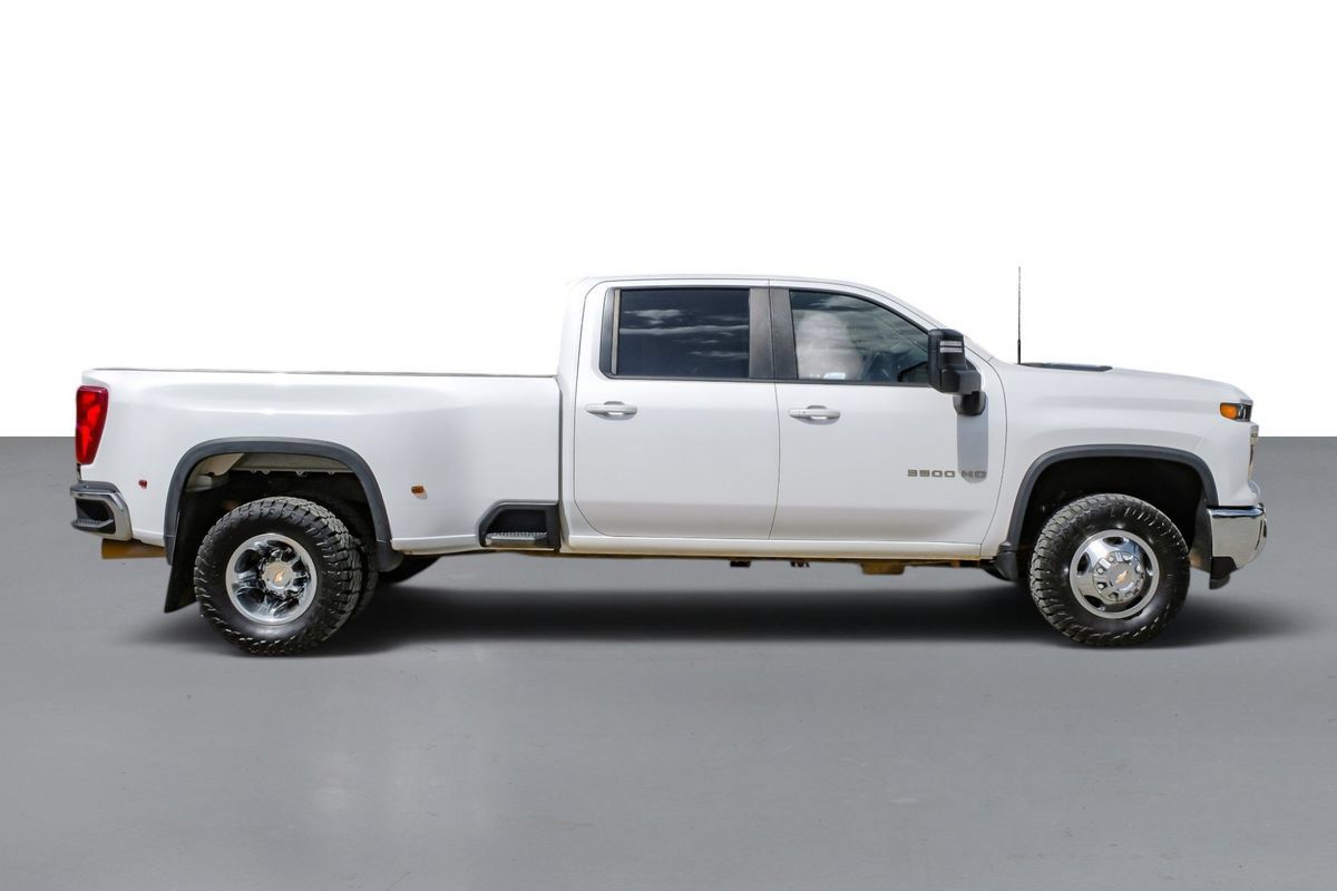 Used 2024 Chevrolet Silverado 3500 LT w/ Convenience Package AWD/4WD image 5