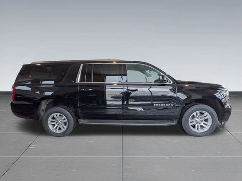 Used 2018 Chevrolet Suburban LT image 7