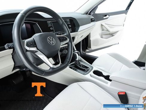 Used 2023 Volkswagen Jetta SE image 19