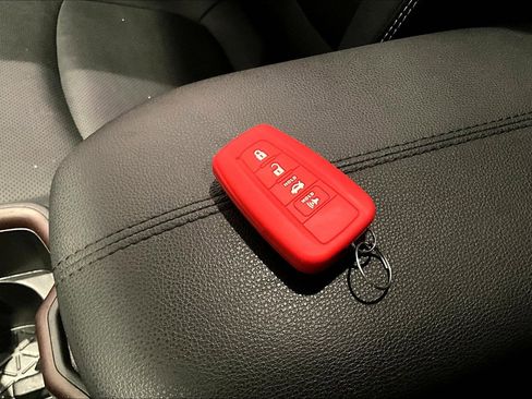 Used 2022 Toyota RAV4 Limited image 34