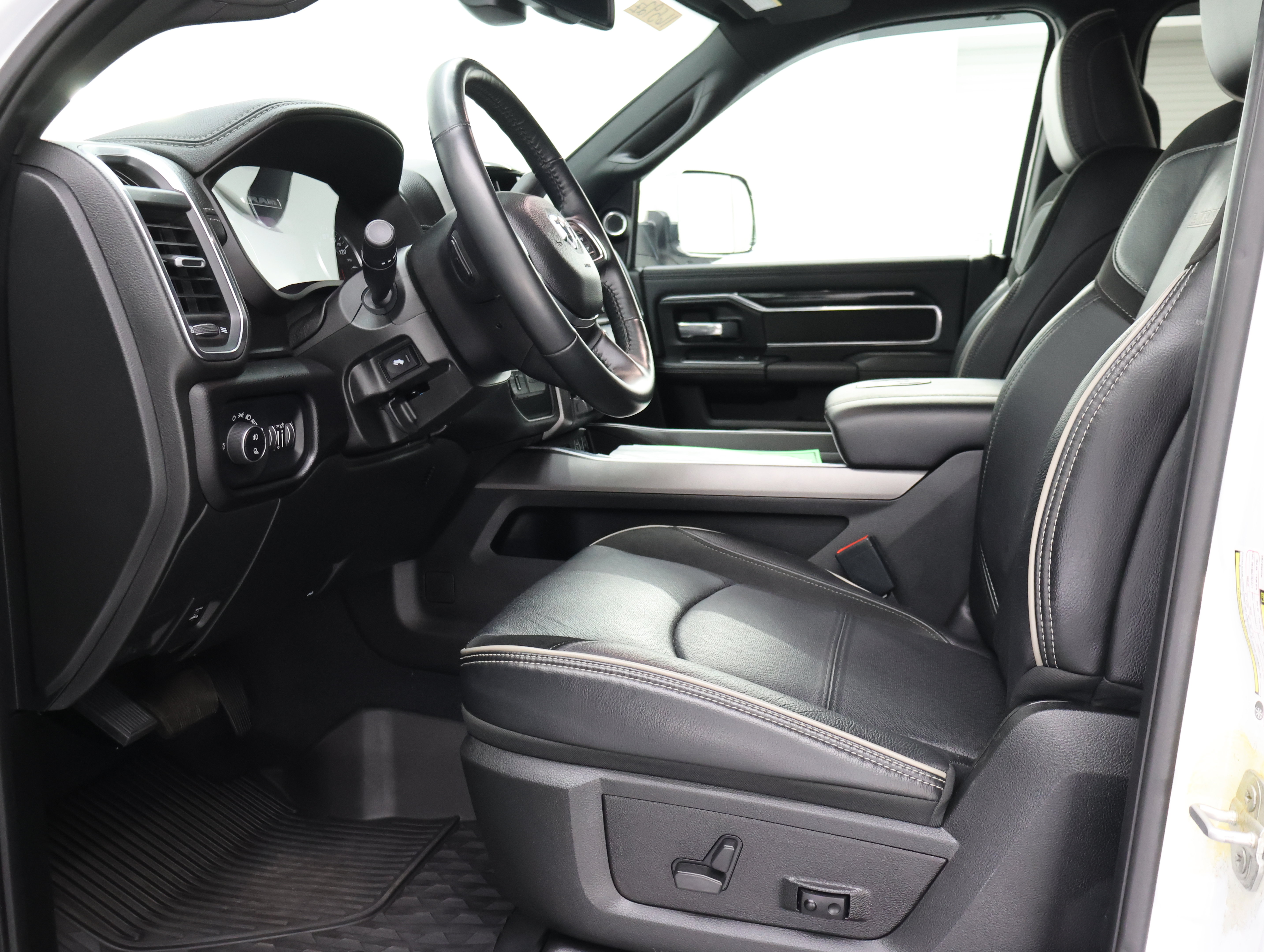Used 2022 RAM 2500 Laramie AWD/4WD image 8