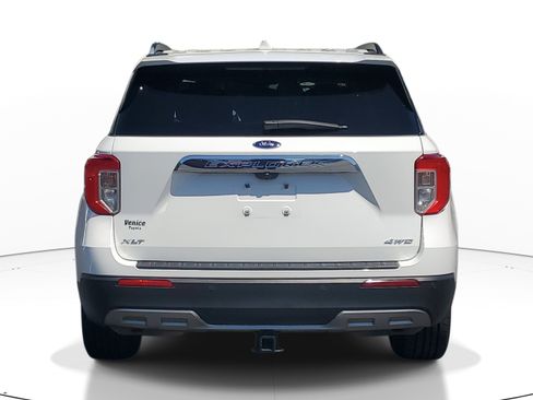 Used 2021 Ford Explorer XLT w/ Equipment Group 202A AWD/4WD image 5