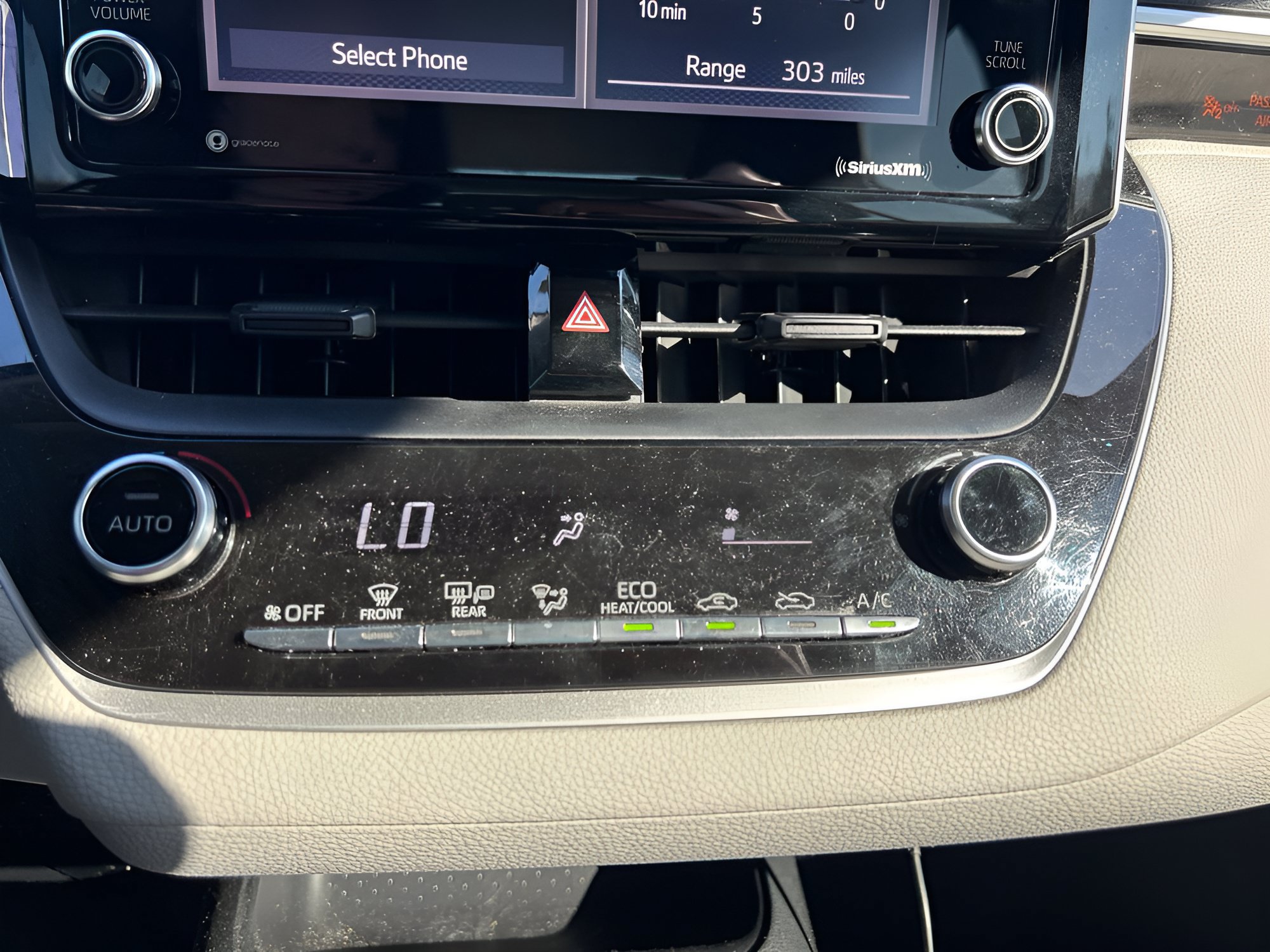 Used 2021 Toyota Corolla LE w/ Carpet Mat Package (TMS) FWD image 25