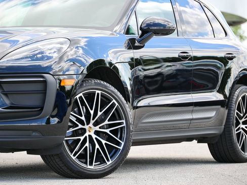 Certified 2026 Porsche Macan AWD/4WD image 8