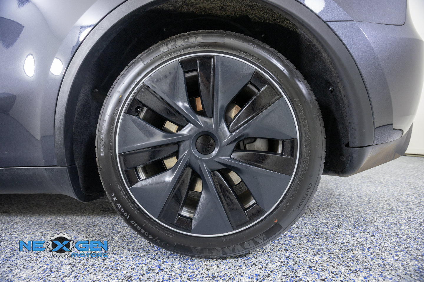 Used 2024 Tesla Model Y Long Range AWD/4WD image 46