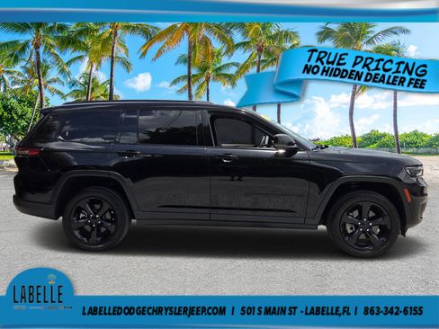 Used 2024 Jeep Grand Cherokee L Altitude RWD image 2