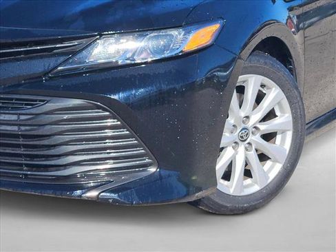 Used 2020 Toyota Camry LE image 4