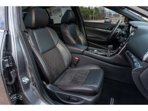 Used 2023 Nissan Maxima SR w/ Sport Mat Group image 17