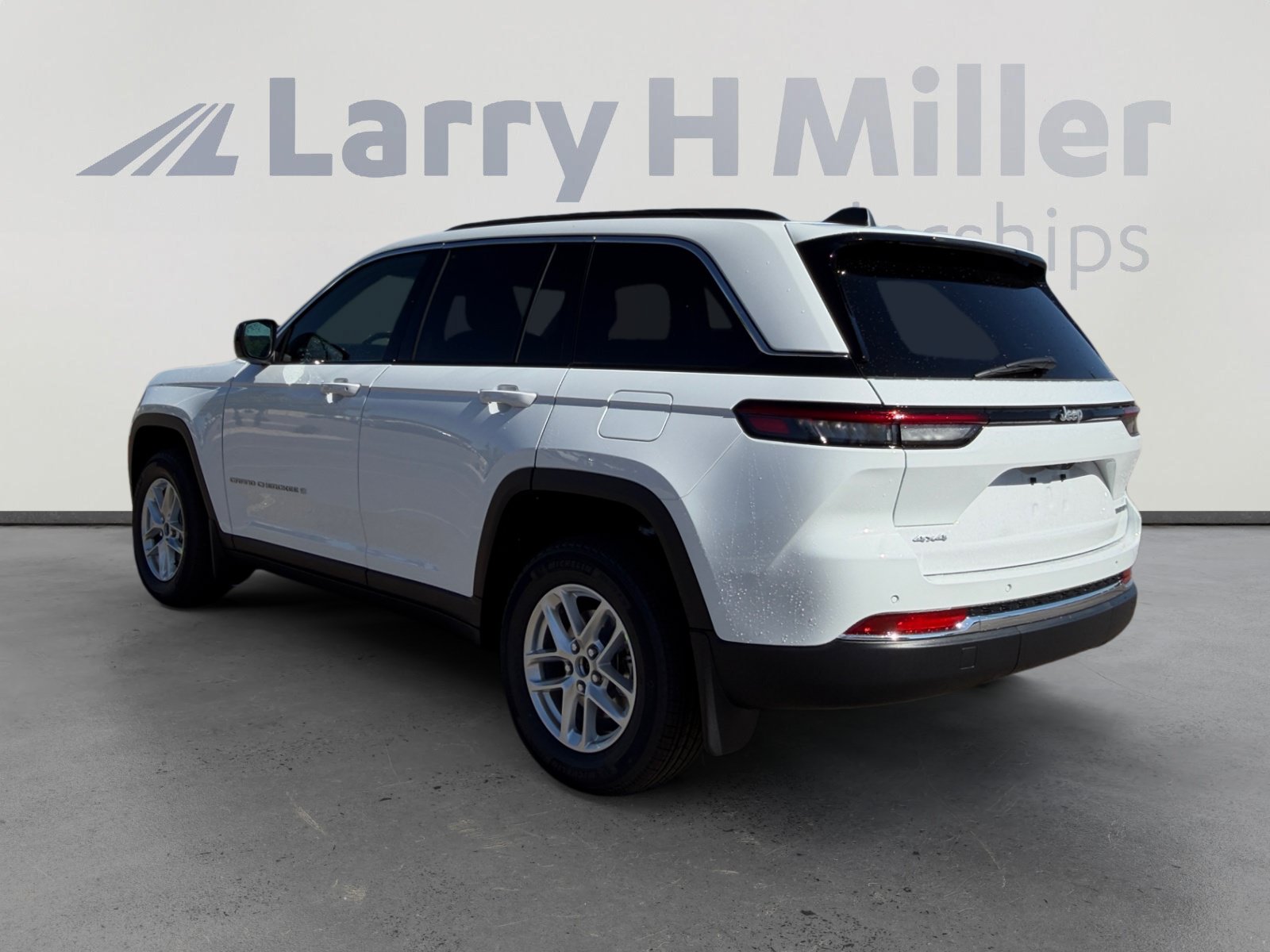 New 2026 Jeep Grand Cherokee Laredo X AWD/4WD image 4