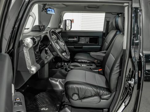Used 2013 Toyota FJ Cruiser 4WD w/ Upgrade Pkg image 19