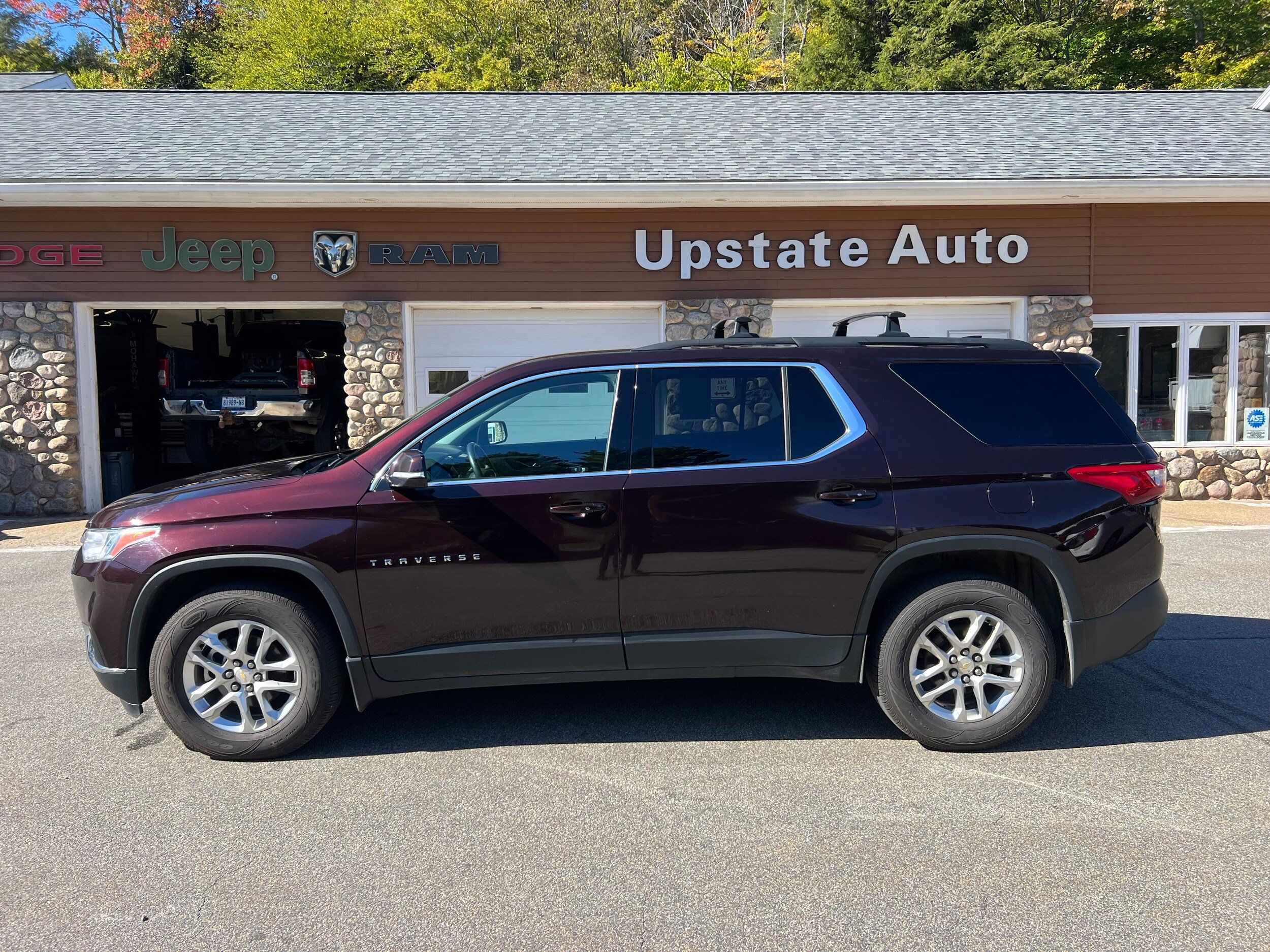 Used 2020 Chevrolet Traverse LT w/ LPO, Floor Liner Package AWD/4WD image 8
