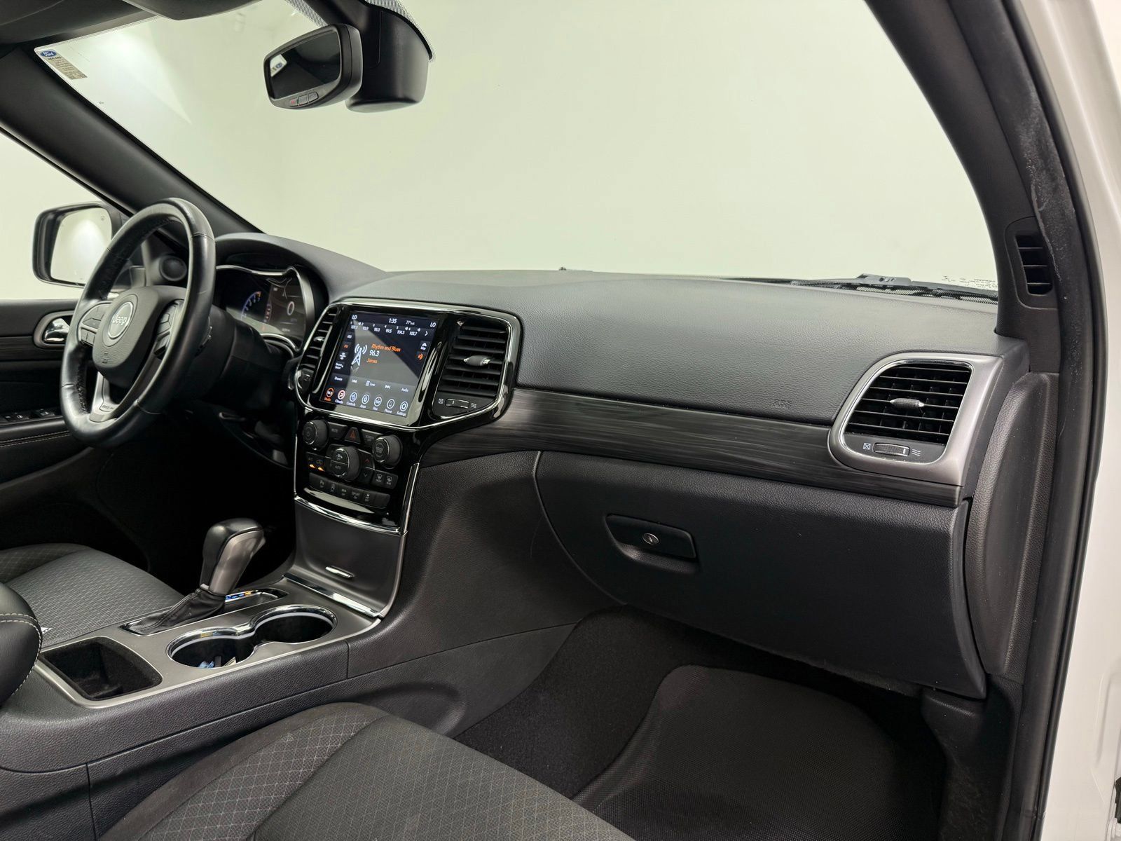 Used 2021 Jeep Grand Cherokee Freedom Edition AWD/4WD image 27