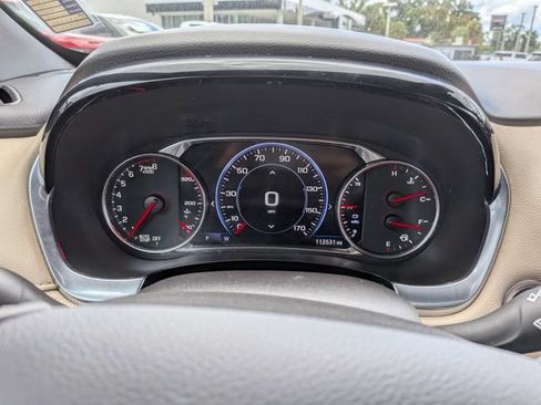 Used 2023 Chevrolet Traverse Premier FWD image 37