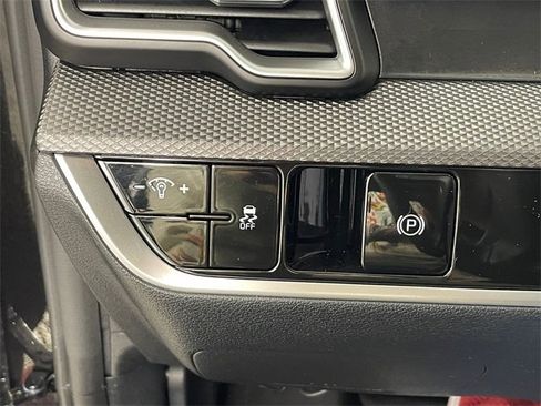 Certified 2025 Kia Sportage LX image 16