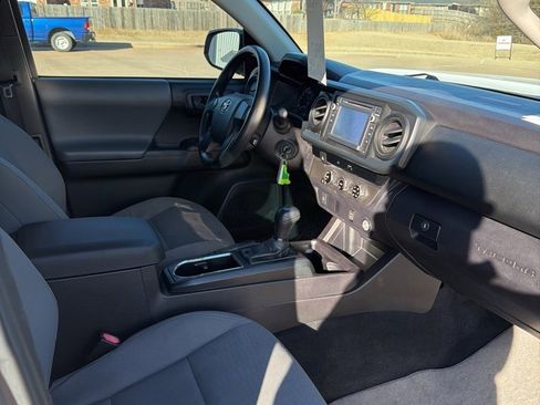 Used 2016 Toyota Tacoma SR5 image 36