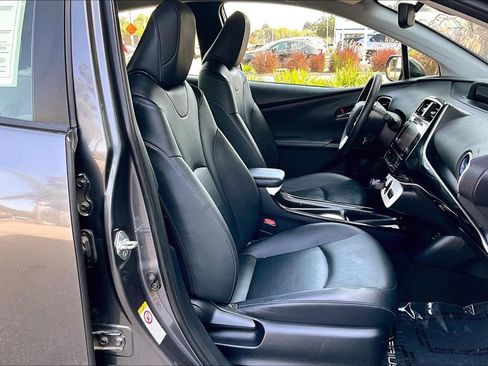 Used 2016 Toyota Prius Four Touring w/ Preferred Accessory Package FWD image 29