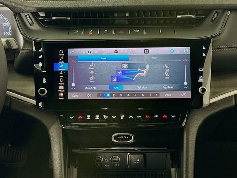 New 2026 Jeep Grand Cherokee L Limited AWD/4WD image 16