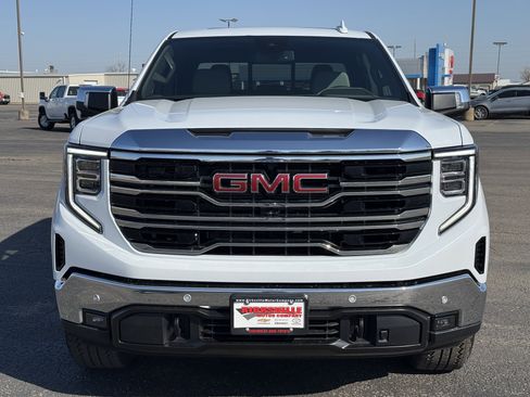 New 2026 GMC Sierra 1500 SLT image 9