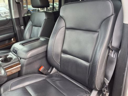 Used 2020 Chevrolet Suburban LT image 3
