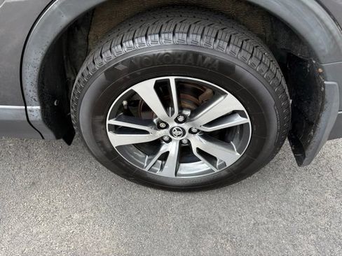 Used 2018 Toyota RAV4 XLE AWD/4WD image 11
