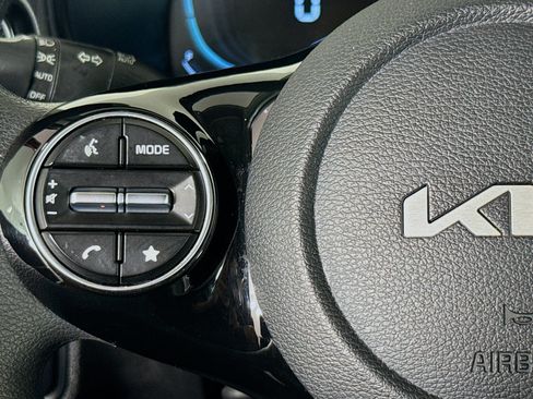 Used 2025 Kia Soul S FWD image 11