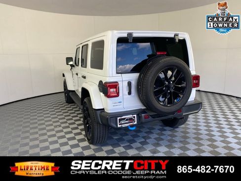 Used 2022 Jeep Wrangler Unlimited Sahara AWD/4WD image 5