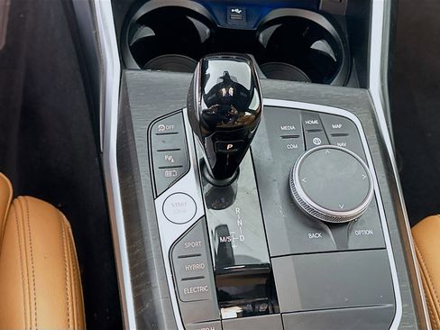 Used 2022 BMW 330e xDrive w/ Premium Package image 25