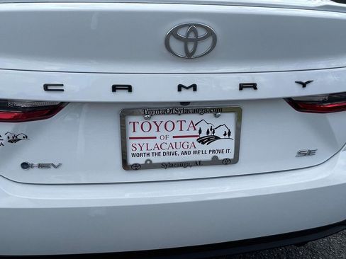 Used 2026 Toyota Camry SE image 8