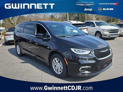 New 2026 Chrysler Pacifica Select image 1