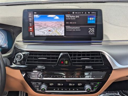 Used 2022 BMW M550i xDrive image 11