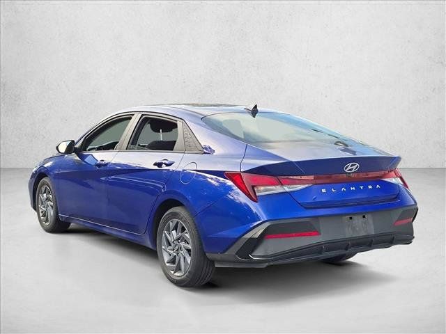 Used 2024 Hyundai Elantra SEL FWD image 6
