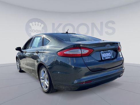 Used 2015 Ford Fusion SE image 4