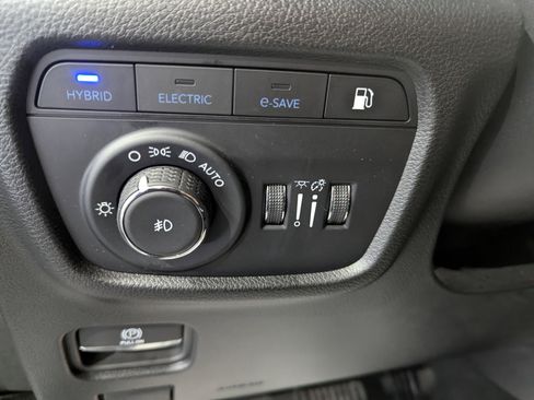 Used 2023 Jeep Grand Cherokee 4WD 4xe w/ Luxury Tech Group II image 15