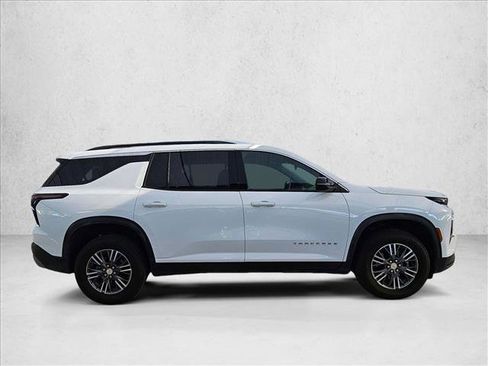 Used 2026 Chevrolet Traverse LT image 4