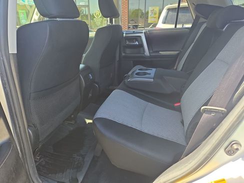 Used 2020 Toyota 4Runner SR5 AWD/4WD image 31