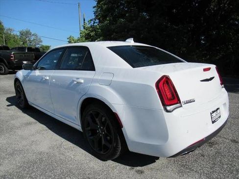 Certified 2023 Chrysler 300 Touring L w/ Popular Equipment Group RWD image 5