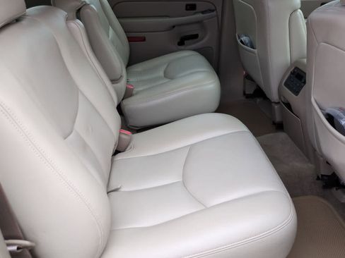Used 2005 GMC Yukon XL SLT w/ SLT Preferred Equipment Group AWD/4WD image 21