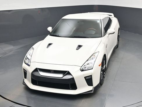 Used 2018 Nissan GT-R Premium w/ Premium Interior Package image 31