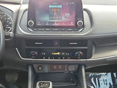 Used 2025 Nissan Rogue SV FWD image 13