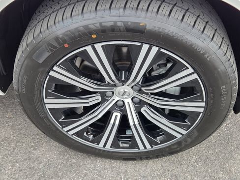 Used 2023 Volvo XC90 B6 Plus w/ Protection Package Premier AWD/4WD image 9