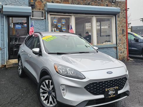 Used 2020 Ford Escape Titanium image 2