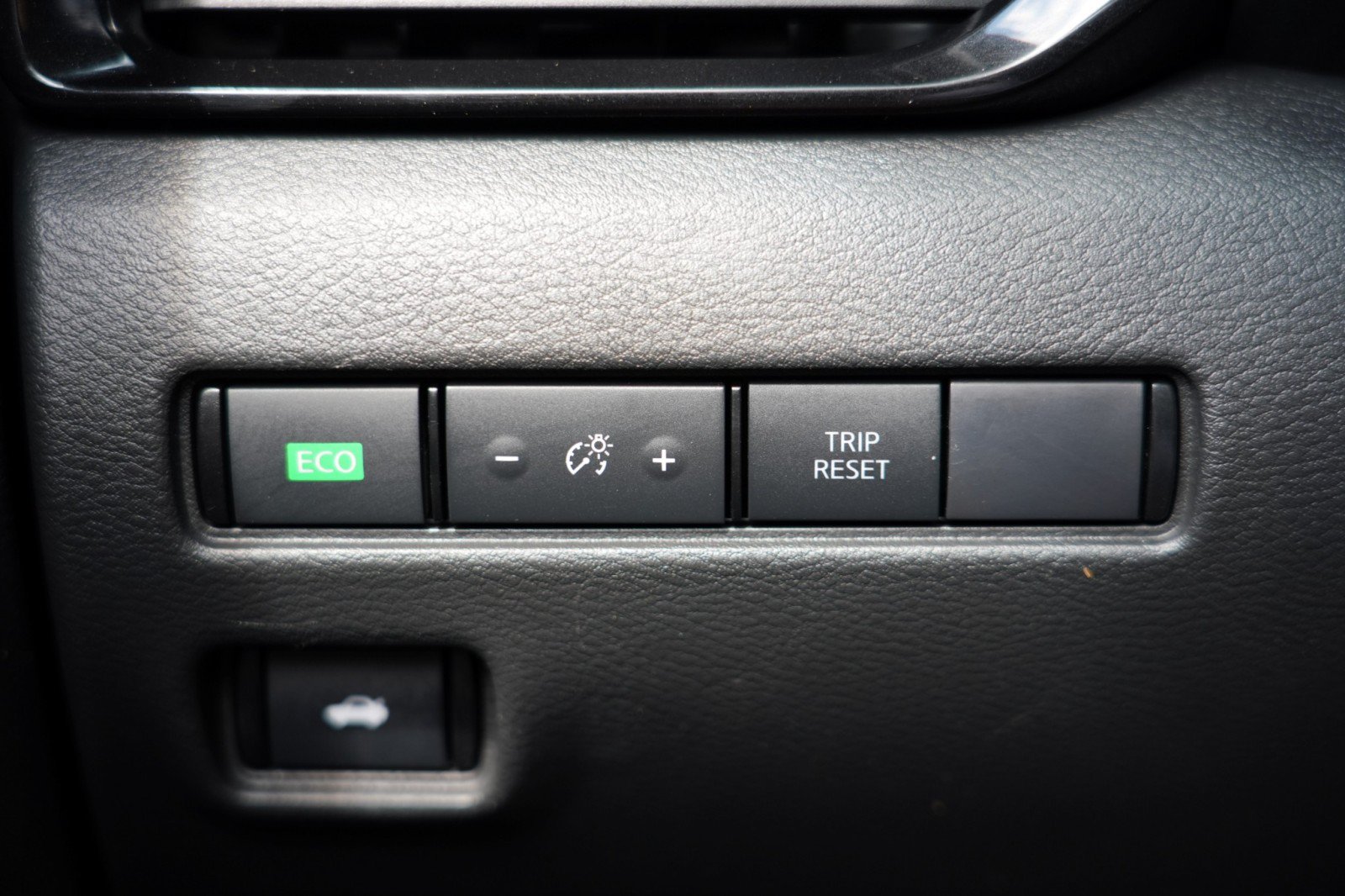 Used 2021 Nissan Sentra SR w/ SR Premium Package FWD image 17