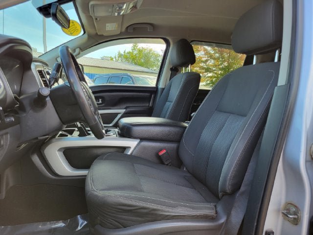 Used 2017 Nissan Titan SV AWD/4WD image 5