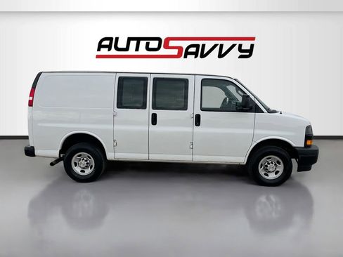 Used 2024 Chevrolet Express 2500 w/ Driver Convenience Package RWD image 8