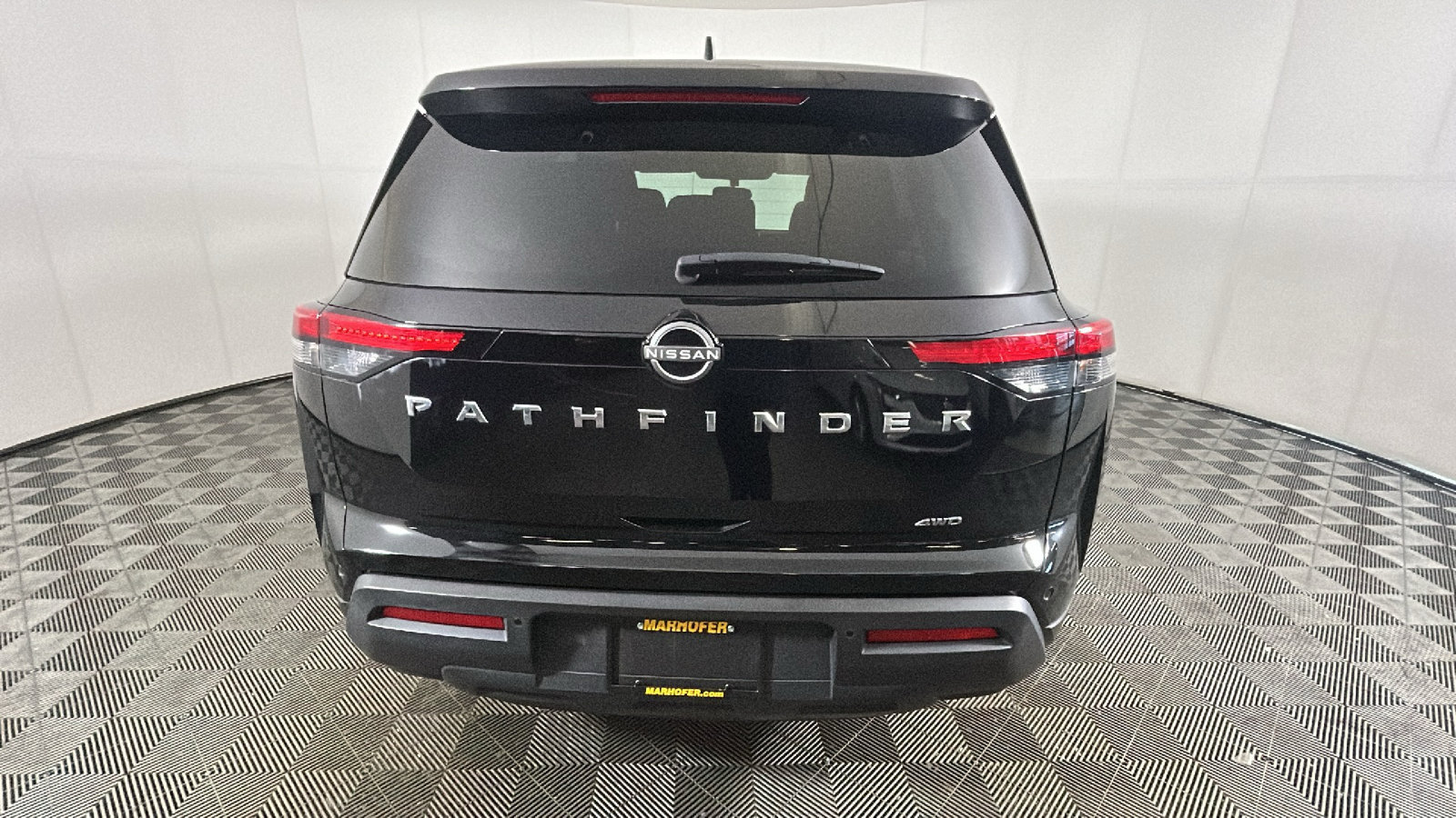 Used 2024 Nissan Pathfinder S AWD/4WD image 4